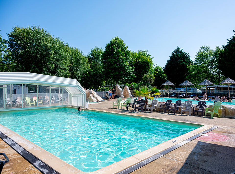 Aprovecha la zona de la piscina cubierta climatizada